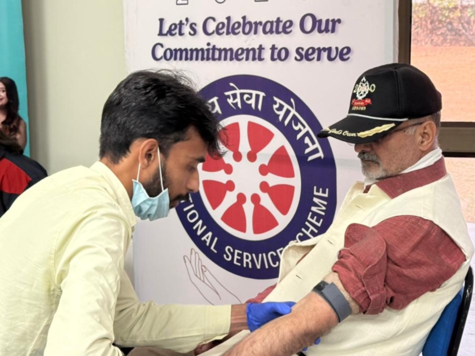 AmityUniJaipur's tweet image. Amity University Rajasthan, through the dedicated efforts of the NSS and UBA Cell, successfully organised a Comprehensive Health Check-Up Camp. At Amity, the well-being of our community is paramount.

#AmityJaipur #HealthAndWellness #Unnatbharatabhiyan