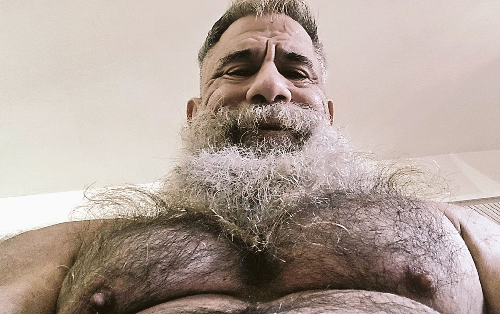 Bull100Muscle's tweet image. Rogue chest hairs are getting out of hand...getting old...its great!