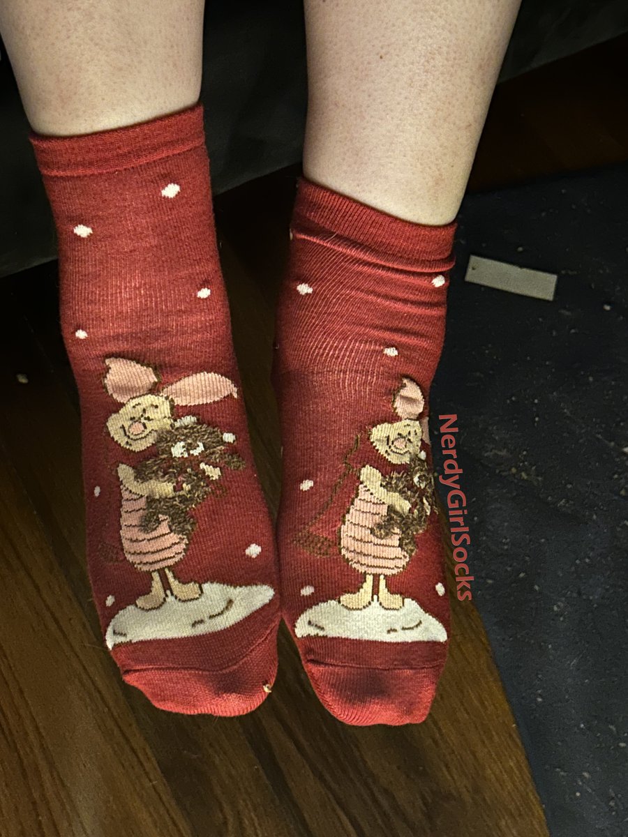 NerdyGirlSocks's tweet photo. #Sockmas Day 5! I wanted to try something different using the lights from my small Christmas tree. Idk how I feel about how they turned out, but lmk what you think!
๐งฆ1/2๐งฆ
#Christmas #Christmas2025 #holidayseason #December #Disneycember #feet #socks #festivesocks #cutesocks https://t.co/P6vWhxY7gO