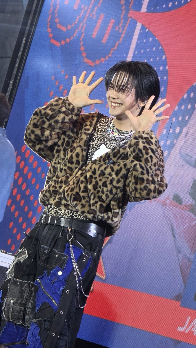 ต๊ะเอ๋~~~

BUILD BKK FANSIGN 

#UNLEASHTHEBUILDDAY1