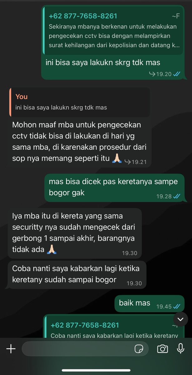 mldnisaaa's tweet photo. masih coba, batre hp udh 5%, bingung charger beda dgn bf, charger di tas, kita posisi di cikini, sambil liat kereta, tp semuanya bkn (raknya beda, jumlh gerbongnya beda, + waktunya jg udh beda jauh) https://t.co/ALsBjFh0GT