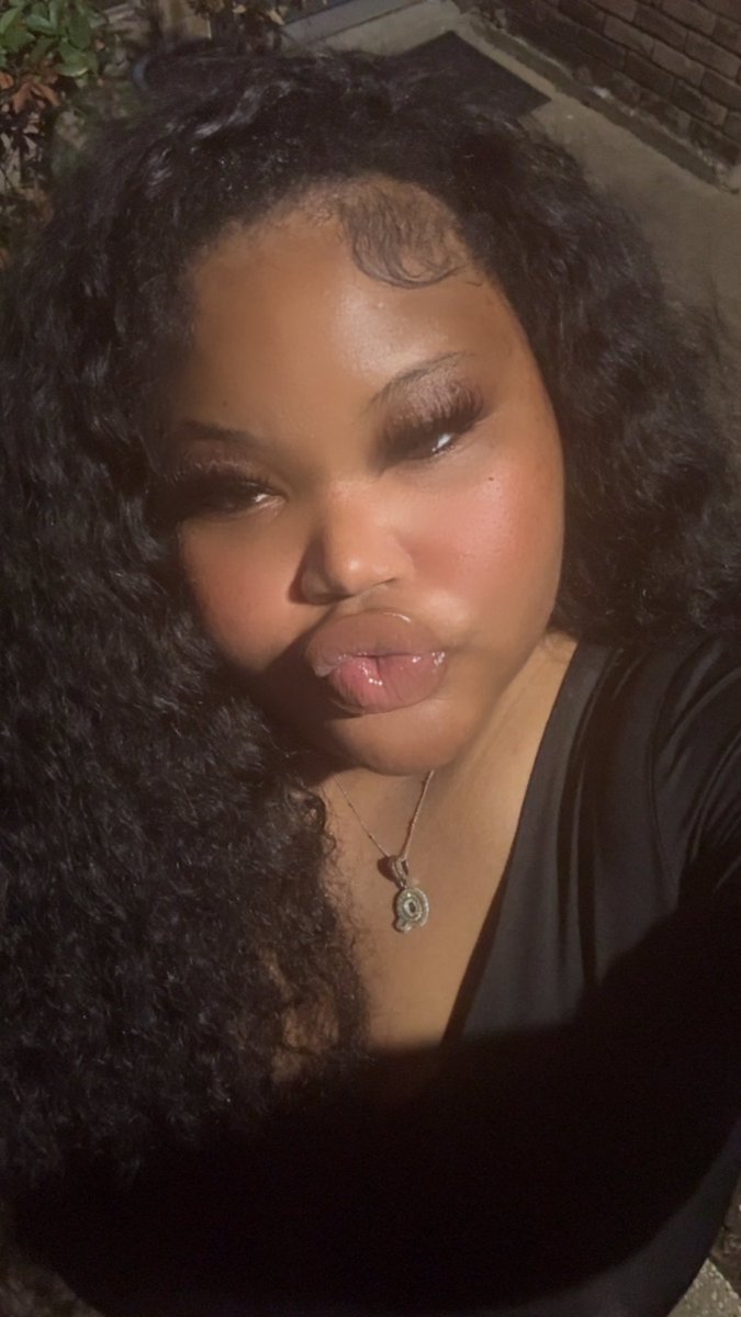 _TheAwfulTruth's tweet image. Mwahhh gimme a kiss 💋