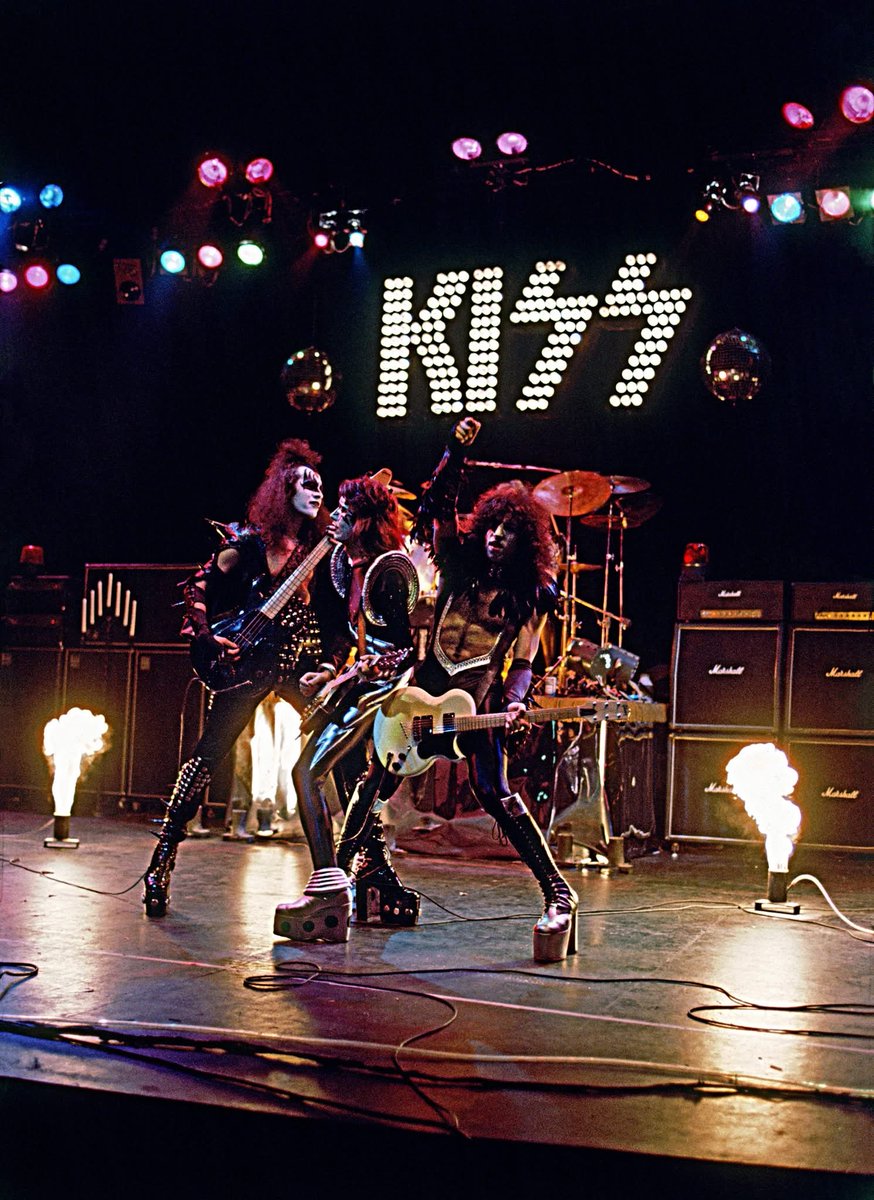 May 14, 1975
Alive! Photo-Video Session⚡️
Michigan Palace
Detroit, Michigan 
📸Fin Costello
#Kiss #KissArmy #KissAlive!