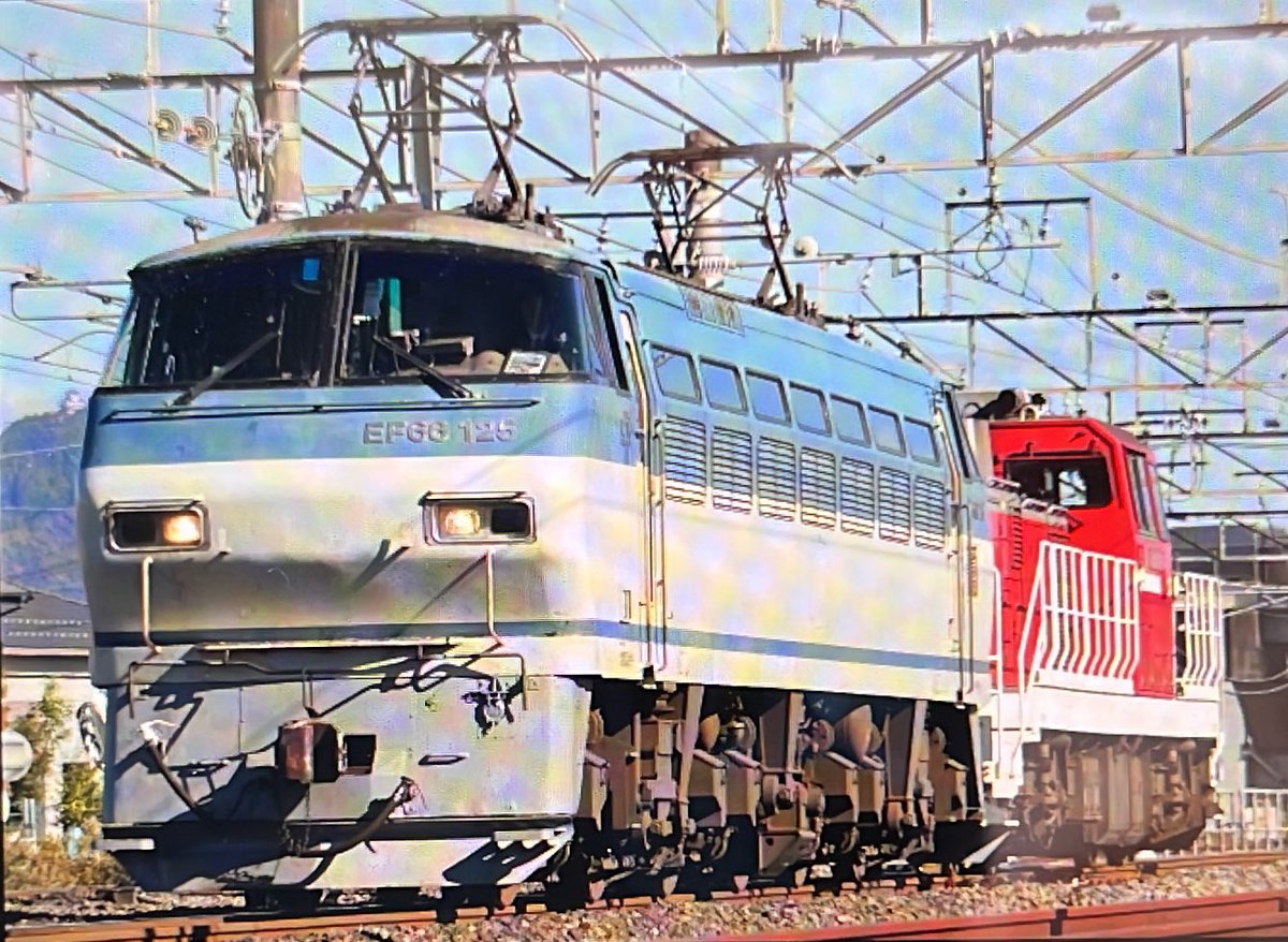takkin_engine_d's tweet photo. 8865レ
EF66-125+ムドDD200-4
2回連続で🦈が入りました‼️
#8865レ
#EF66125
#EF66
#DD2004
#配給
#貨物運用 https://t.co/YdPxdKK90s
