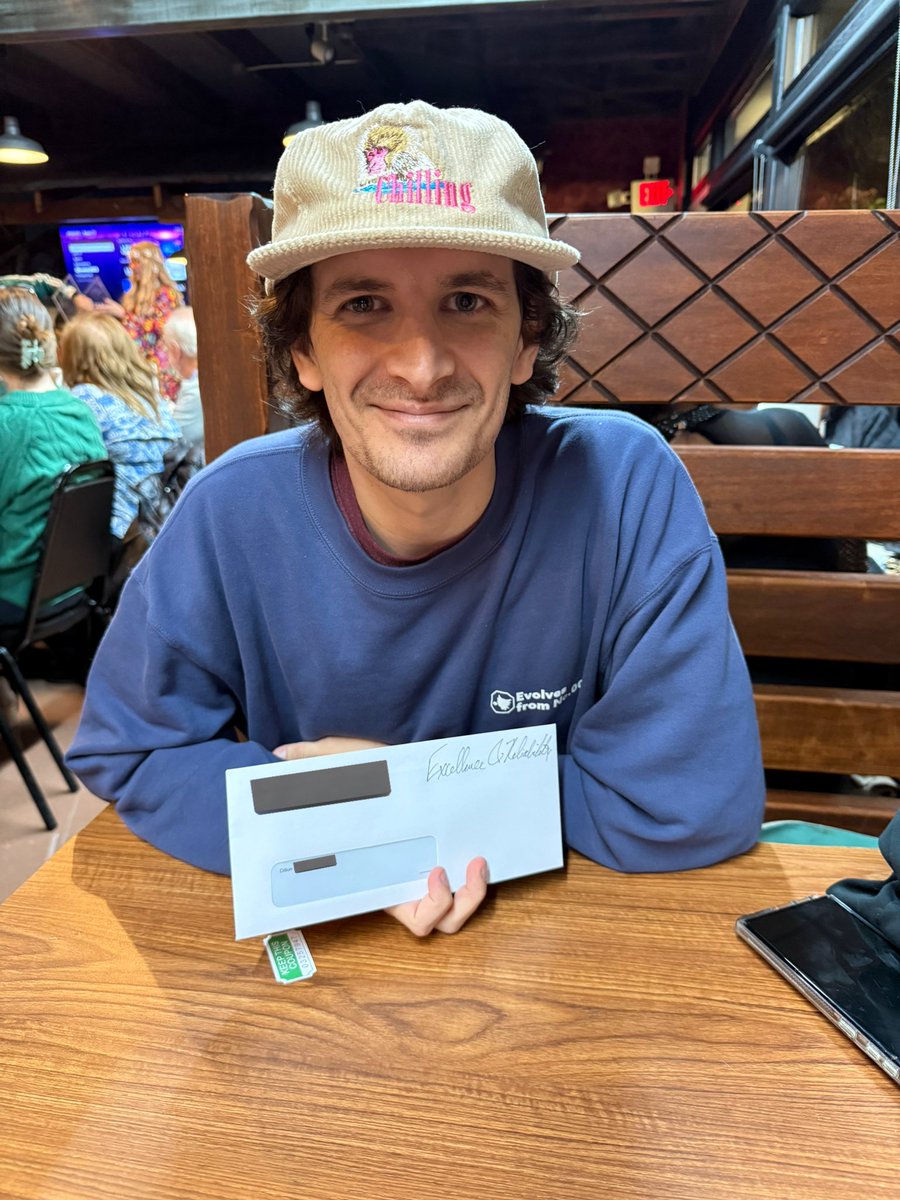 mango_teeth's tweet image. So proud of my monkey for winning an award for excellency at his job for the second year in a row 🥰🧡