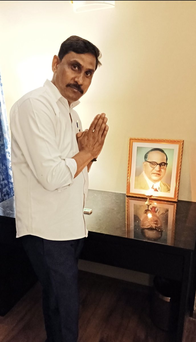 Santoshchuoha's tweet photo. शिक्षित बनो, संगठित रहो, संघर्ष करो" का संदेश देने वाले, संविधान के रचयिता, शोषितों-वंचितों एवं महिलाओं के मुक्तिदाता, ज्ञान के प्रतीक परम पूज्य विश्‍वरत्‍न डॉ. बाबा साहब भीमराव अंबेडकर जी के परिनिर्वाण दिवस पर उन्हें शत-शत नमन ।
आप थे, इसलिए हम हैं...!
 #babasahabambedkar https://t.co/A1YzsjFNn3