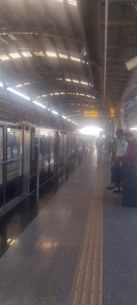 kunjshah_dev's tweet photo. #aapdi metro from apmc to Motera stadium https://t.co/NbeMdJVgu7