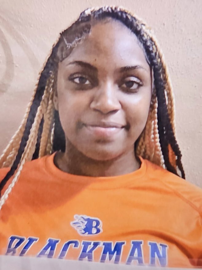 Knoxville_PD's tweet photo. KPD officers are attempting to locate missing and possibly endangered Geniah Mooring, 17. Mooring ran from the area of East TN Children’s Hospital and was last seen wearing gray sweatpants, a gray jacket and no shoes. She currently has short blonde hair. Call 9-1-1 if seen. https://t.co/5p9p8fNXKX