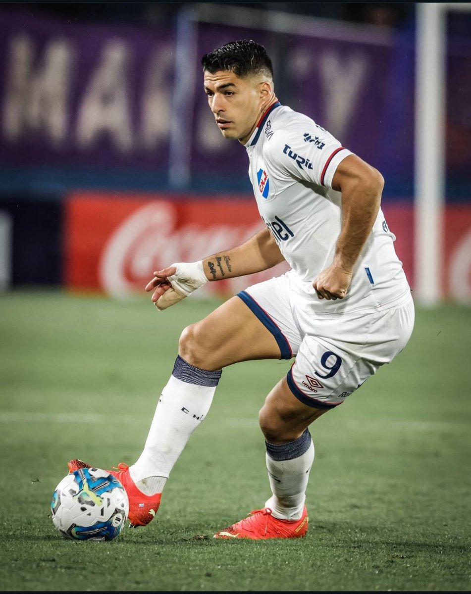 PasionTricolor1's tweet photo. 🔥@LuisSuarez9 🔵⚪️🔴

#SuarezANacional https://t.co/Blke9qPh4V