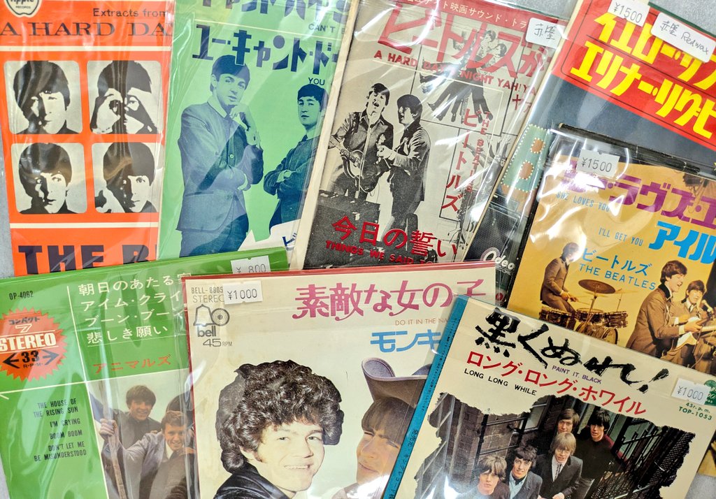 本日の営業スタートしております。
またも #ばけばけ 主役2人の演技に見惚れてたらギリになりドタバタ出勤、
今朝の新着レコードはシングル盤諸々、決めてやる今夜！ってカンジ（なんだそれw）で夜は7時までお待ちしておりますー　#内田裕也 #PYG #Beatles #Monkees #tohto #湯島