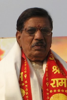 SadaaShree's tweet photo. We are familiar with G Pulla Reddy for his iconic sweet shops.

However not many know the role he played in Ram Janmabhoomi movement. 

As a Swayamsevak, donated 25 lakhs to VHP at the request of Ashok Singhal , to fund their legal expenses. 

All his shops would have a donation box for Ram Mandir.

Also founded an engineering college in Kurnool, another in Hyderabad named after his wife Narayanamma, plus many other educational institutions.

All this without much hype and publicity.

Man of humble origin, who started with a small sweet shop in Kurnool, went on to found a chain of stores, that became a brand by itself, and gave back to society in every way he could.

#Naman