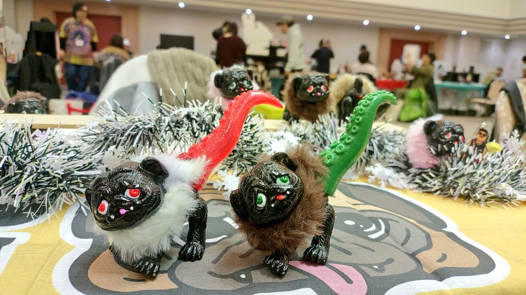 今日もタコ足ソフビは好調でした。あきぱぐさんのパグ獣のお尻に付ける