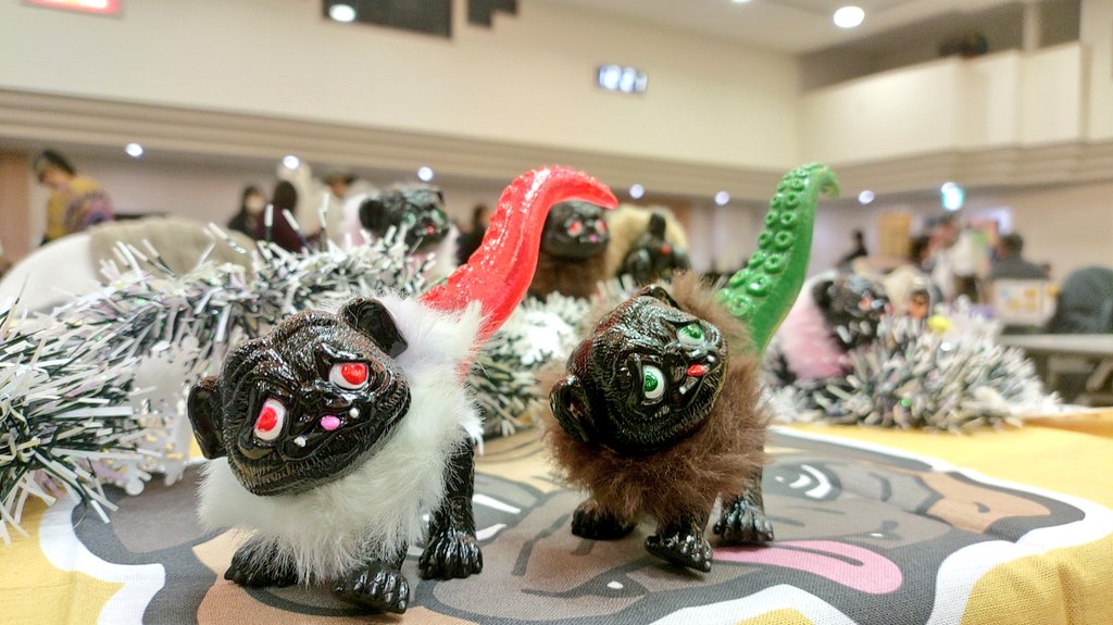 今日もタコ足ソフビは好調でした。あきぱぐさんのパグ獣のお尻に付ける