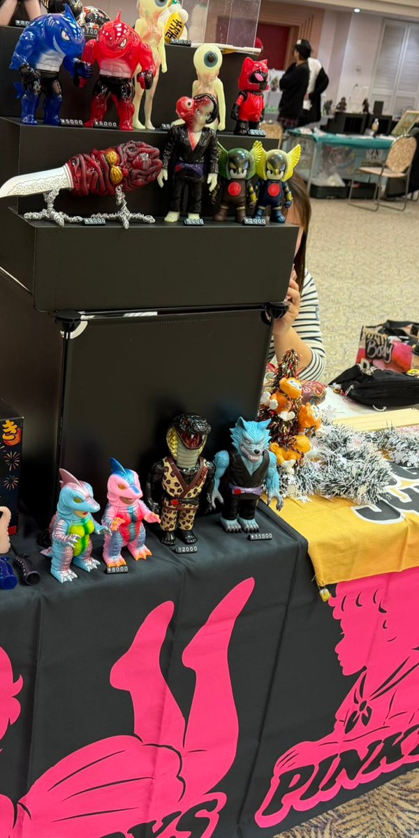 今日もタコ足ソフビは好調でした。あきぱぐさんのパグ獣のお尻に付ける