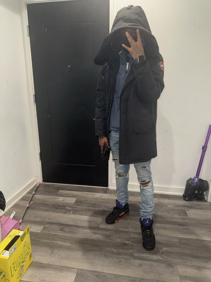 takemdown's tweet photo. Im Da Hood Steppa👣🔟 I Give My Yungin N*ggas Motivation♻️😎😵😵😶 https://t.co/IdIvCBY8hi