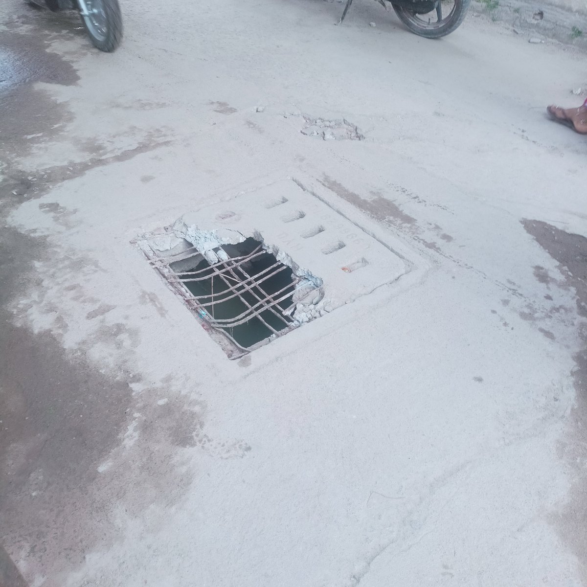 shravan444's tweet photo. @GHMCOnline @Dc13K @karwan_EE FYI @GHMCOnline @Dc13K @karwan_EE https://t.co/Gcd0eZgmou