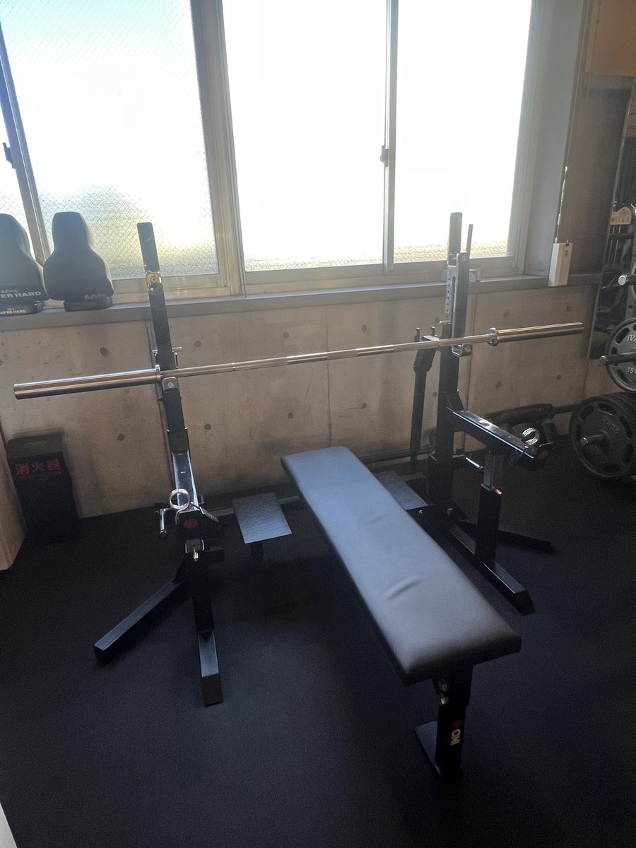 FLEXのチェストプレスは期待しすぎたのか想像通りだったけど鬼コンボラックと全く滑らない床の組み合わせでベンチ軽すぎてこっちの方に感動した...気持ちの問題かもしれないがRPE3ほど下がった笑