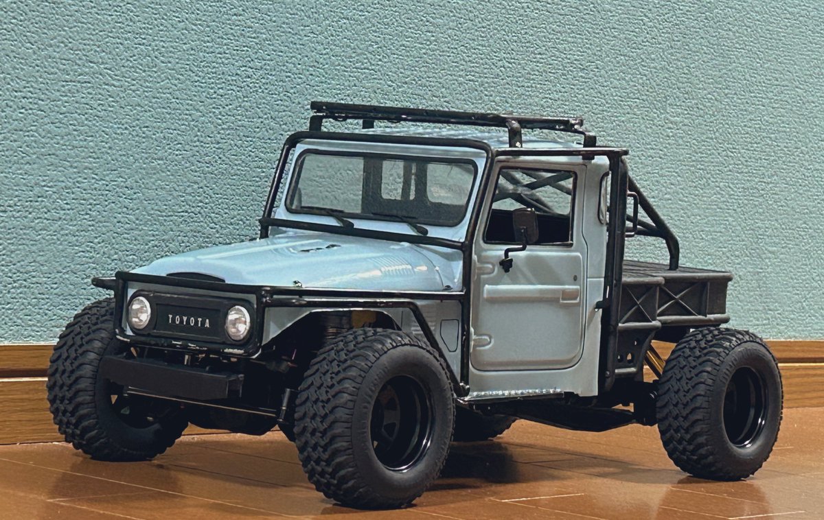 dNKEom8gypQ4DNl's tweet image. フォルダ整理してると記憶から消えてたランクルが💨
ヨンマルにハマってた時は色々持ってたからな。昔はガッツリタイヤが出てるクローラーが好きでいかに物を乗り越えるか？が楽しかった🙌

#CC02 #タミヤ　#ランクル