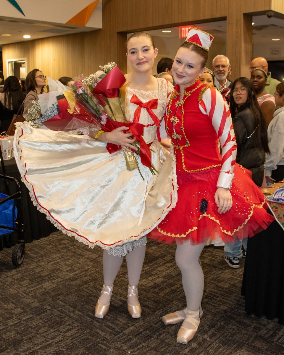 FriendsRcb's tweet image. What an amazing opening night! The @RockvilleBallet dancers put on a great show inside and Mother Nature provided the perfect setting outside with the snow!