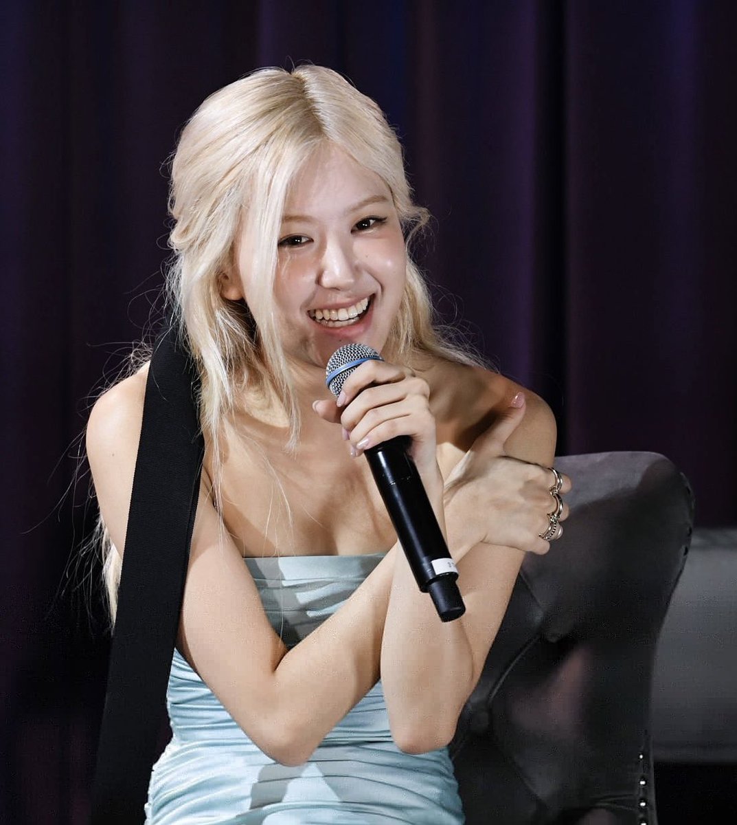 just look how happy she looks 🥹🩵