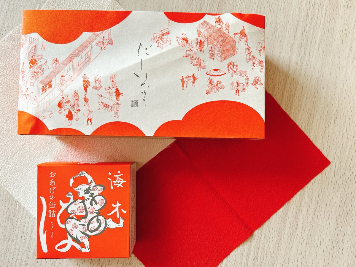 roses_col_koi's tweet photo. 「だしいなり海木 日本橋店」へ！
ユーミン効果で朝から列になっていましたが無事GET✨
噂通り店舗の装いも素敵でしたが、店員の皆様の温かい声掛けに癒されました🦊
いなりの缶詰はテレビ効果により「個数制限」が設けられています！
#松任谷由実
#だしいなり海木 https://t.co/rX3lzV9wPY