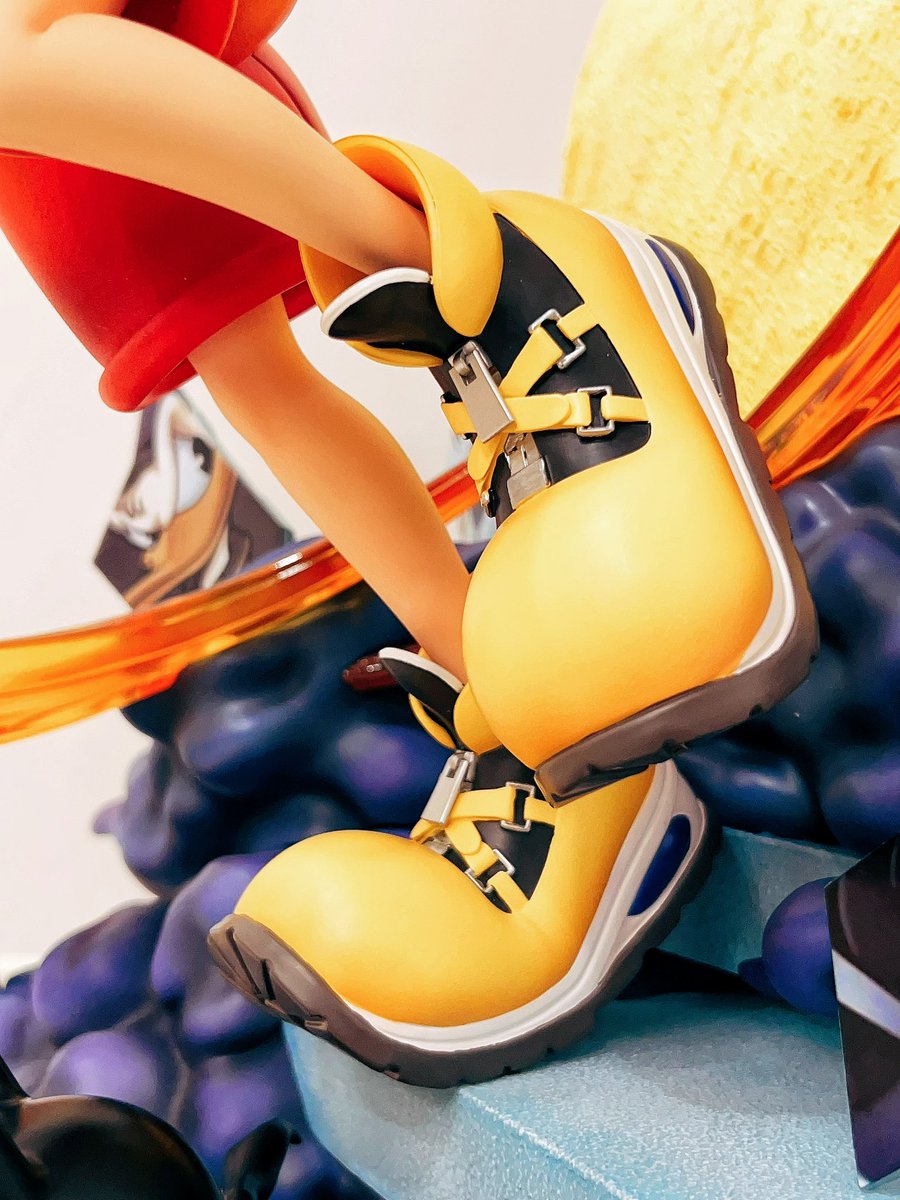 整體還不錯，就是⋯
索拉本體居然只靠右腳支撐
這樣會不會太不安全了🫣