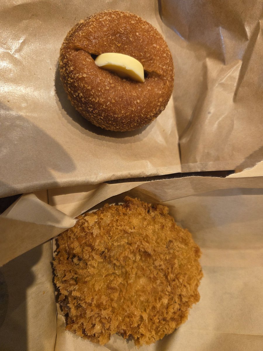 戻るのもダルいなーと思ってゲートをよく見たら、鍵はかかってないので開けて出れちゃったｗ
その後道の駅保田小学校でイカメンチとあんバタードーナツを食べる。イカメンチ特にうまし。