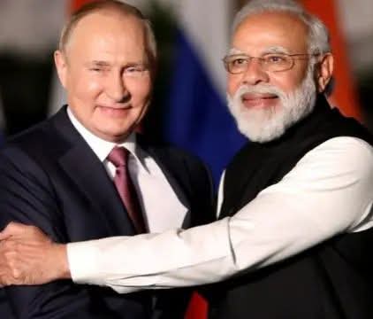 पुतिन ने मोदी की प्रशंसा की और कहा कि भारत बहुत भाग्यशाली है कि उसके पास मोदी जैसा नेता है। 

यह सुनकर अनेक लोगों के सीने पर सांप लोट गया होगा, लेकिन रूस जैसे बड़े देश का जो पचीस वर्षों से राष्ट्रपति है, वह कोई बात यूँ ही नहीं कहेगा। वे कोई ट्रंप जैसे छिछले व्यक्ति नहीं हैं।