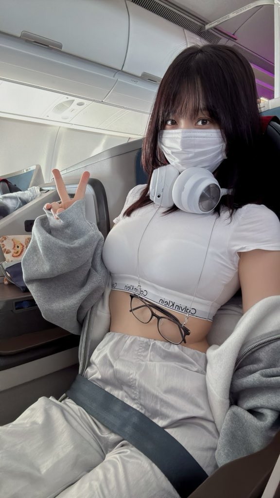 またえ◯こ💕とも◯💕にちんぽ弄ばれてます💕
この2人見たらち◯ぽがすぐに勃起してしまってオ◯ニーすることしか頭になくなります💕
2人の可愛い顔見ながらしこしこしてそのまま我慢せずにびゅる💕と出すのがめっちゃ気持ちいいです💕💕