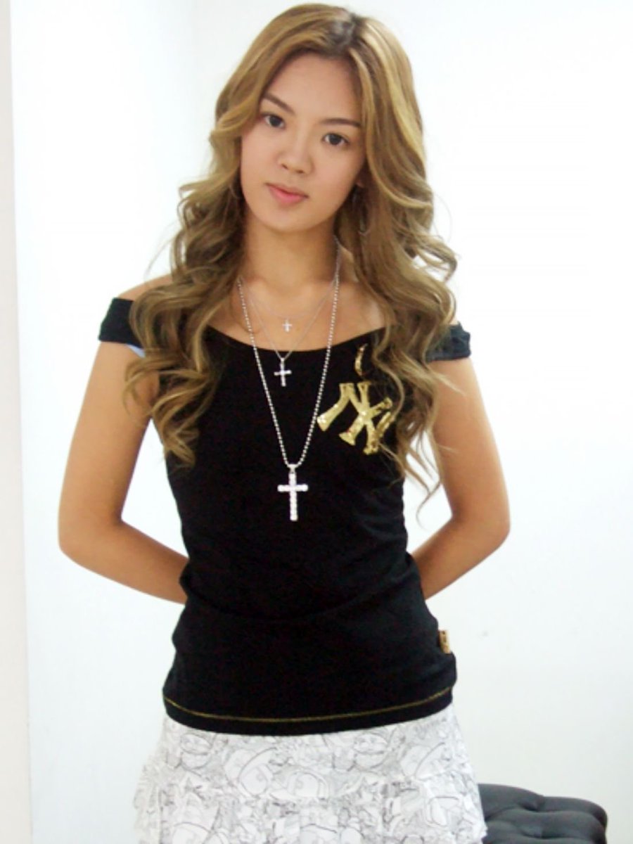 soshiglazer's tweet photo. Which team are you on, Hyoyeon?? https://t.co/uvrPO5bAhc