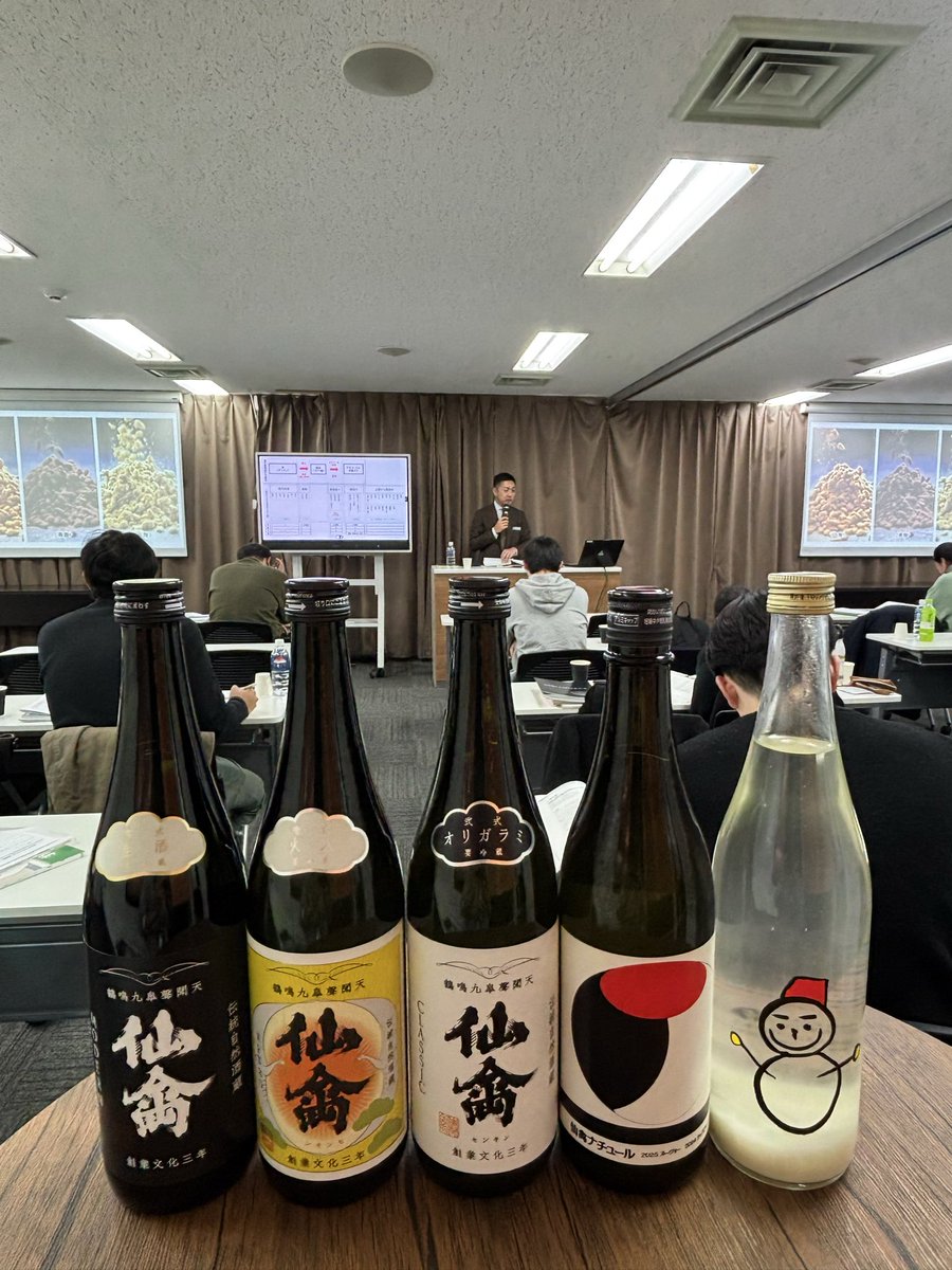 きき酒師講習会「日本酒の製法」。麹の解説にリキが入る、せんきん杜氏薄井真人氏。

麹菌は1000年以上前から日本の醸造産業に欠かせない国菌ナリ【SSI研究室長】

kikisake-shi.jp