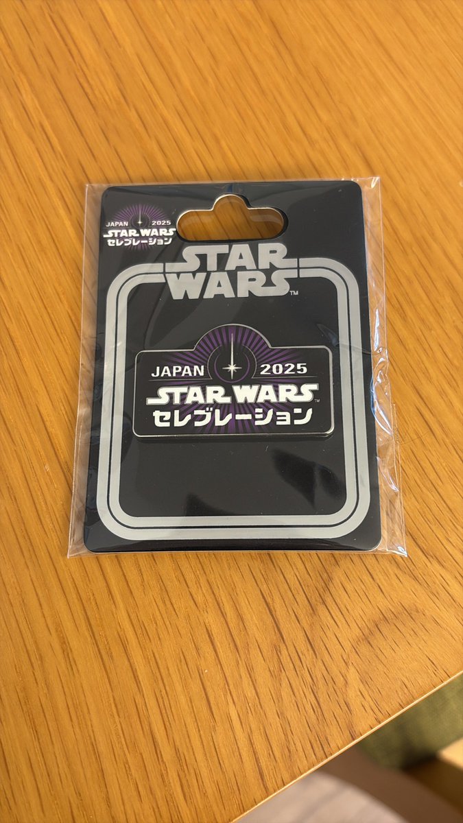 スターウォーズセレブレーションショップで購入したlogo pin、英語ロゴ