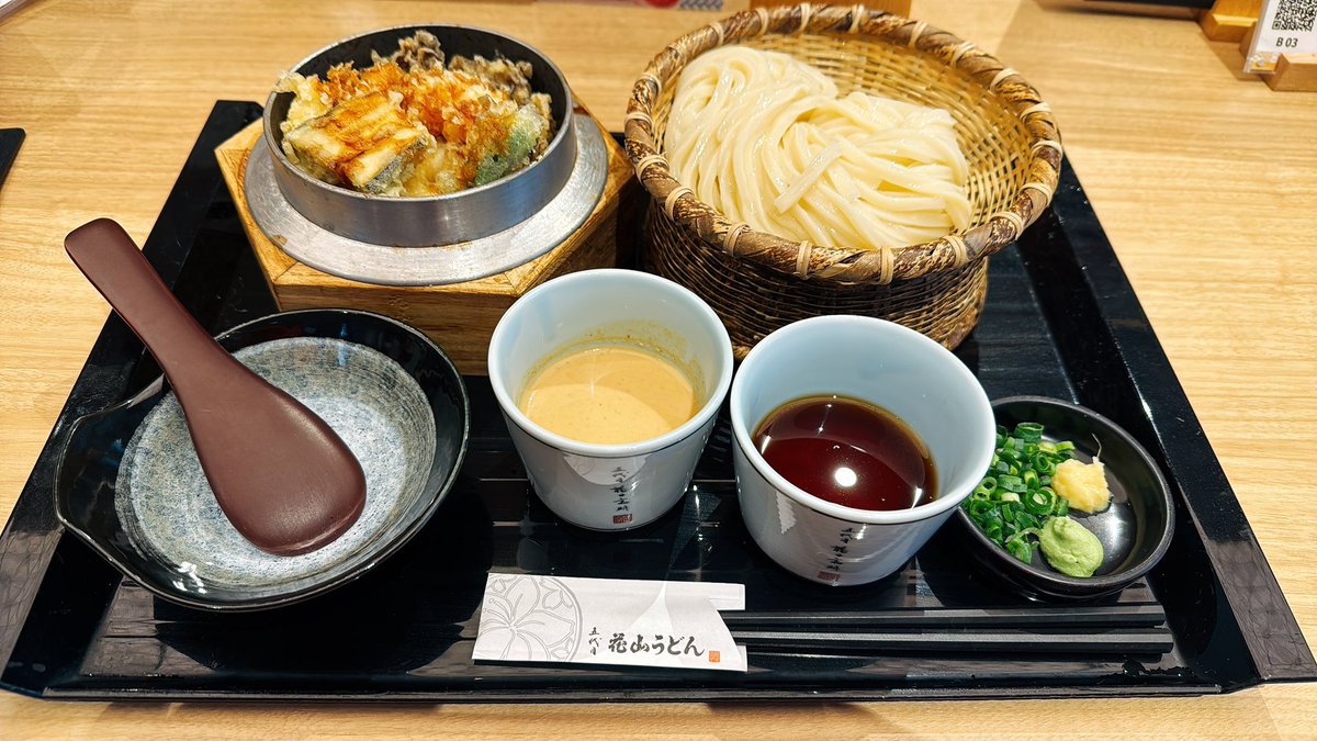 erimon_yt's tweet photo. #花山うどん日本橋店
非常に美味しいお昼を食べた〜！
いざ、本屋さんへ😍📚 https://t.co/zYs6eJxxp7