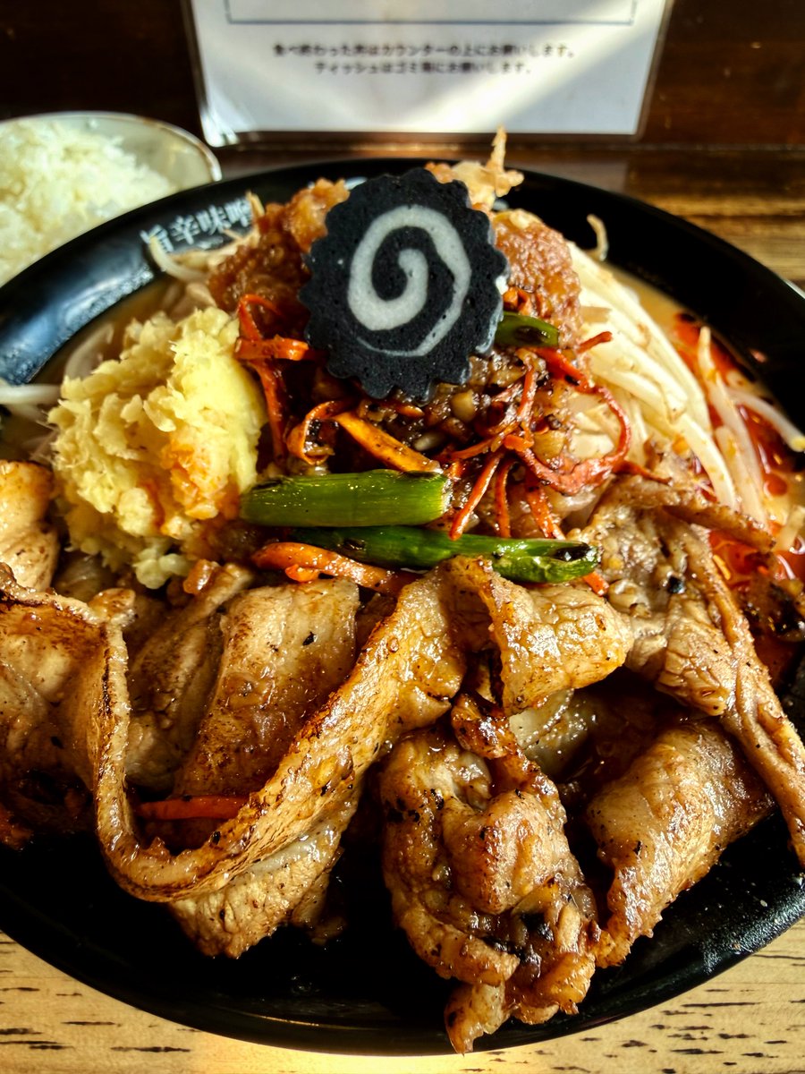 phantom_cat1230's tweet image. 旨辛味噌らーめん ぼんず(さいたま市桜区)
旨辛味噌らーめん(小)・全マシ
ライス

はじめましてぼんずさん|ω･)
いやあ〜こ、これは…お肉ミソアブラマシマシしたいやつ〜辛みも程よくてワシワシいけちゃう！
まさにエナジーラーメン！美味しいい〜ｼﾞﾀ⊂(　っ´ω`)っﾊﾞﾀ

ごちそうさまでした🐱✨