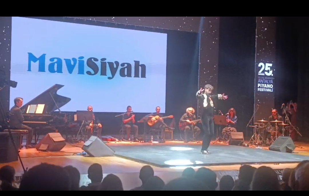 Görsel ve işitsel olarak mest oldum…
Dün akşamki Mavi Siyah flamenko gösterisi,  bilet arayışıma değdi.
#MaviSiyah #Flamenko #25AntalyaPiyanoFestivali #Antalya 💙🖤