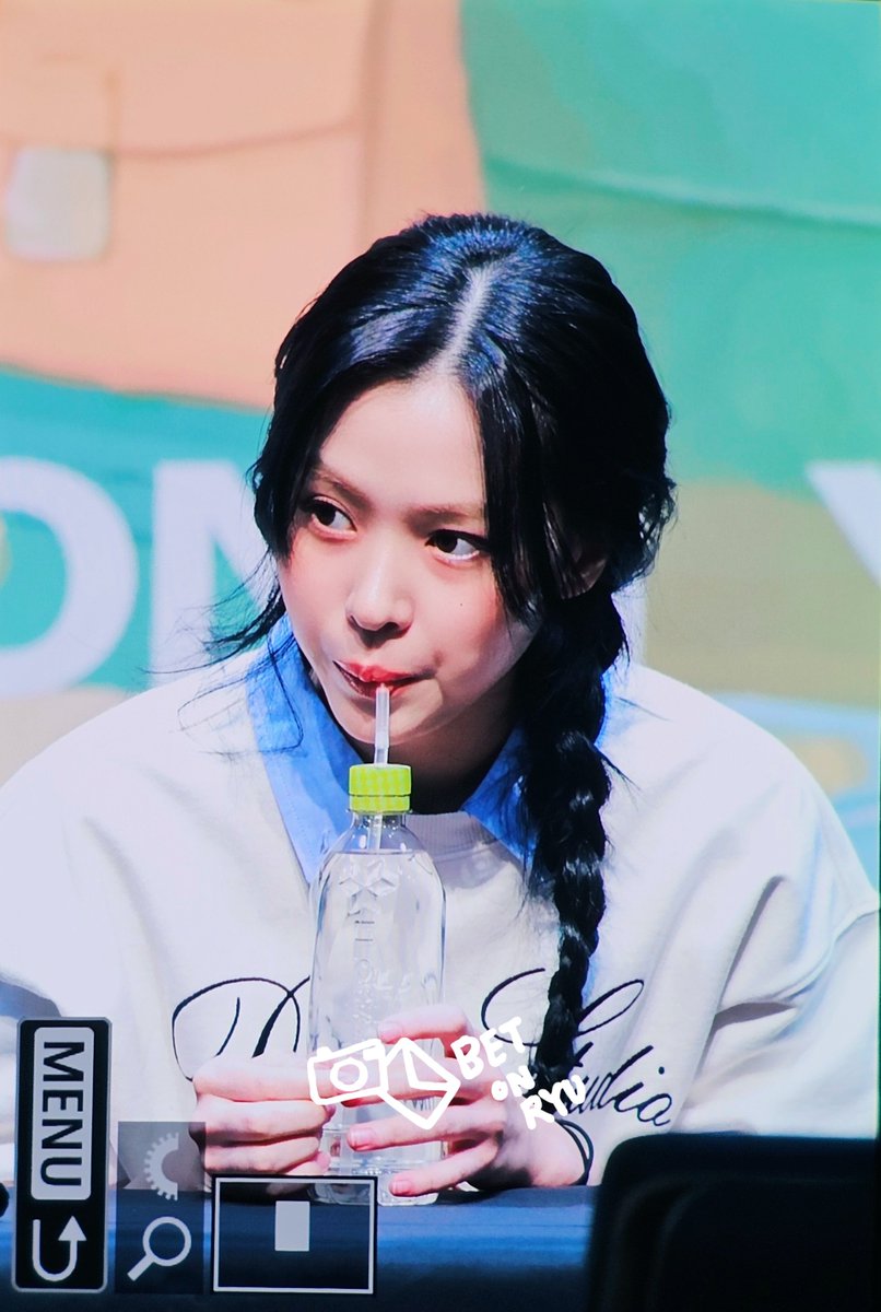 betonryu_srj's tweet photo. 251206 도쿄 팬싸 귀요미🐱

#있지 #ITZY #류진 #RYUJIN 
@ITZYofficial https://t.co/lIOLeZVpzO