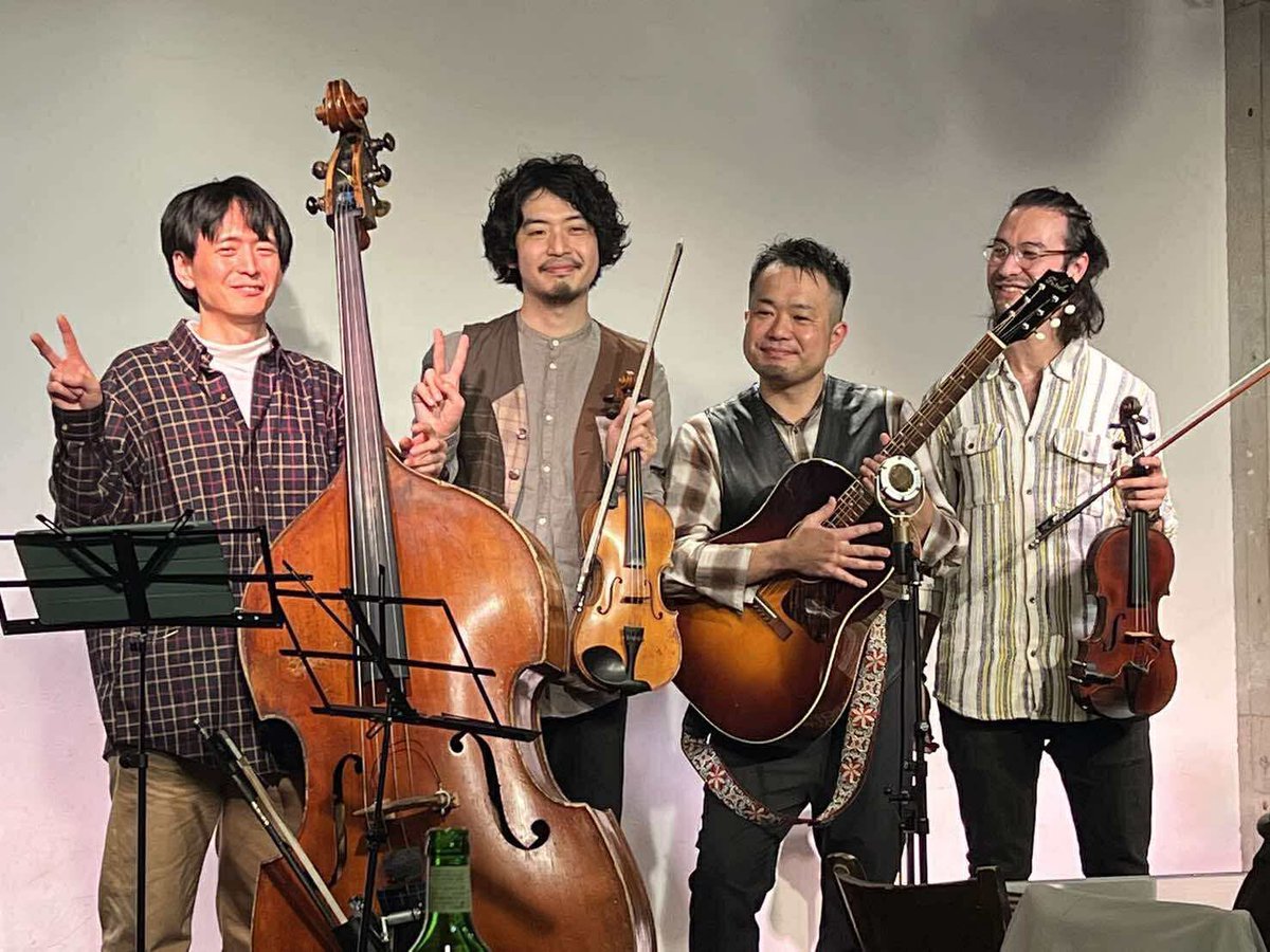 レコ発大盛況で終わりました♪
去年のデイビスとの出会いからヴァイオリン=フィドルの考え方がにちょっと変化があり、その答え合わせをするかのように今まで聴いてきた&amp;弾いてきた音楽が自分の音となってどんどん沸き出て、みんなで弦楽器という言語でお喋りしてるような時間でした！Leaping Strings!!