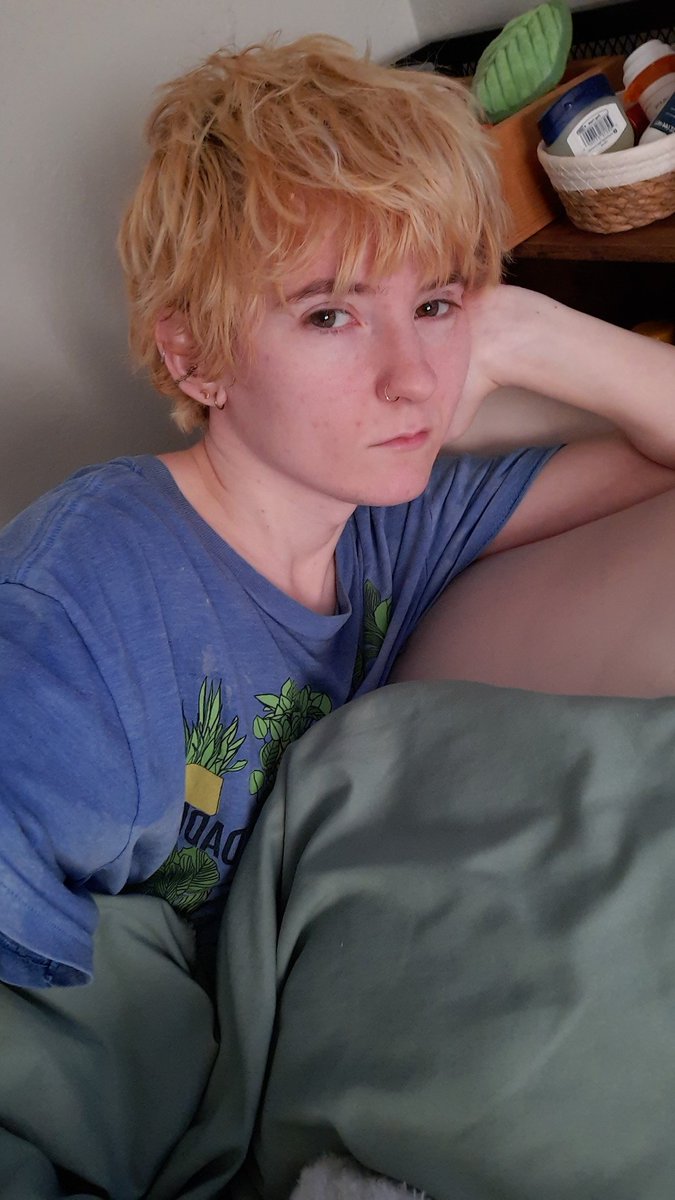 boylovebug's tweet image. Sorry guys, I've been sick as Frick. ;---;