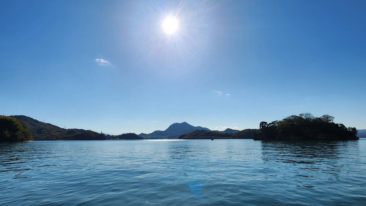 youhiinnoshima's tweet photo. イマソラです
今日は風もなく穏やかな天気です
因島総合支所から

#因島
#イマソラ https://t.co/QnyHLZkCzF
