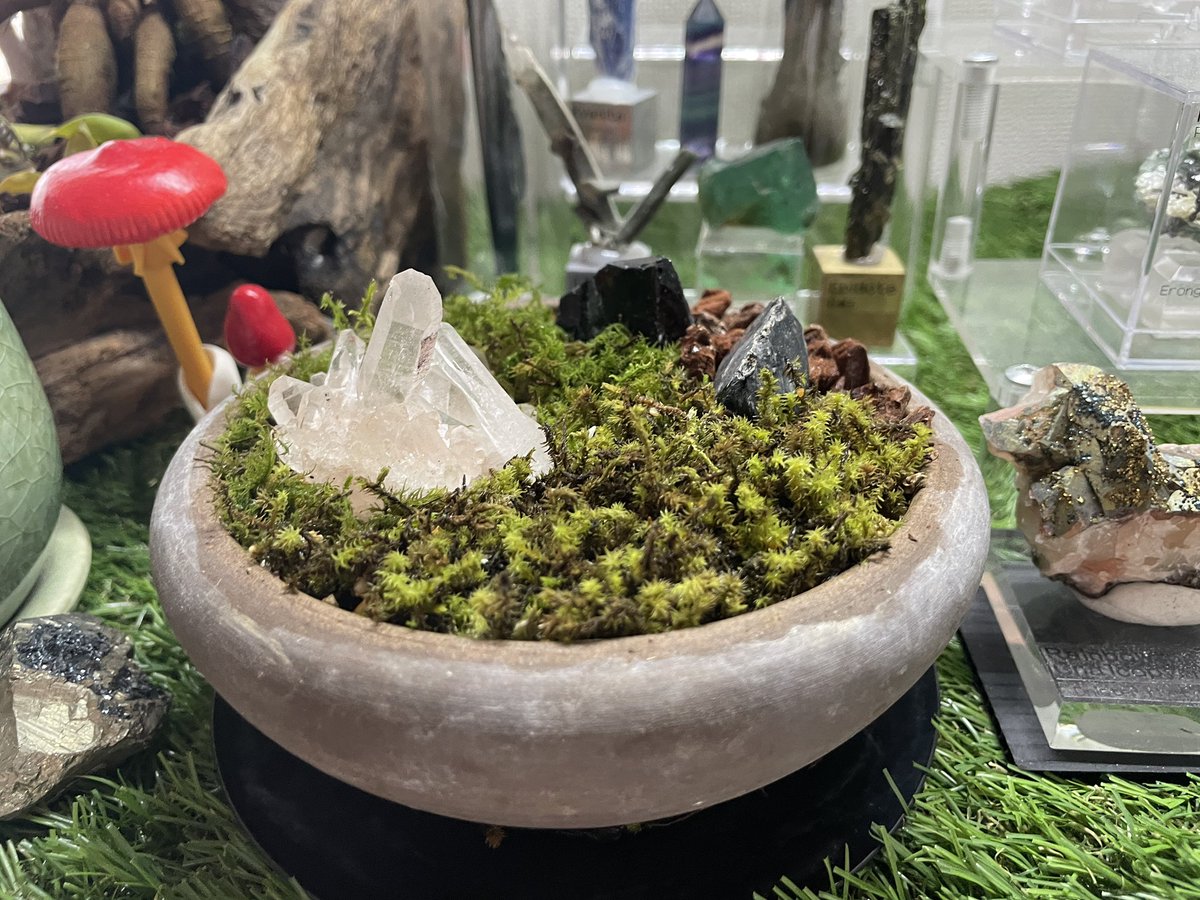 ヒマラヤ水晶と黒曜石を使った自作テラリウム