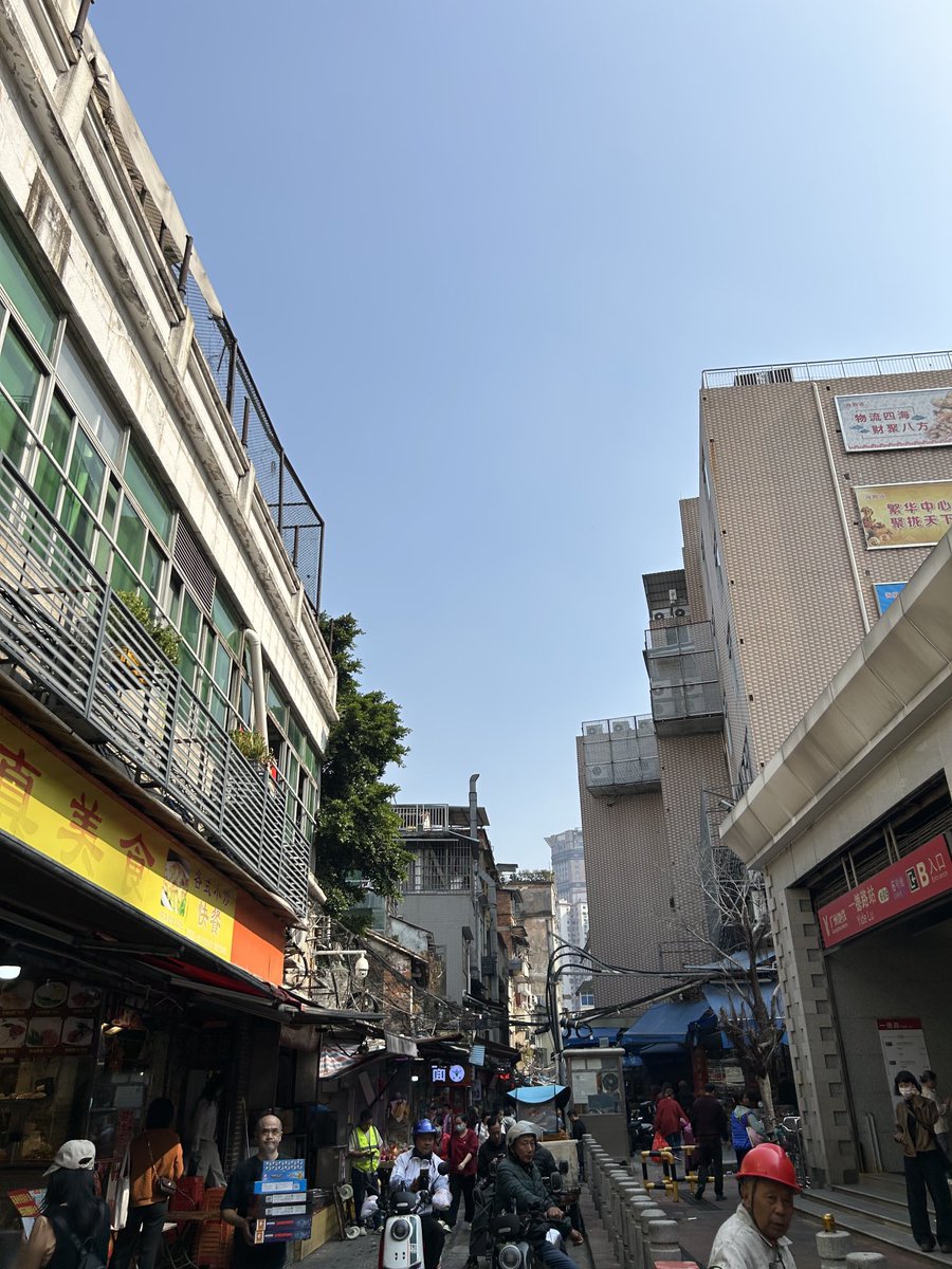 เดินเล่นกันครับ