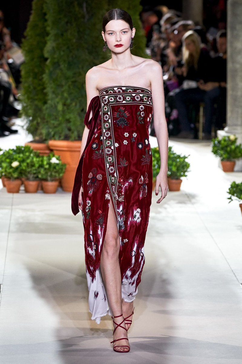 ifashionshd's tweet photo. -
Oscar De La Renta Full Winter • 2019 • https://t.co/rWUrzeZN7V