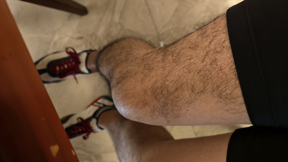 天冷無法穿短褲了🤣