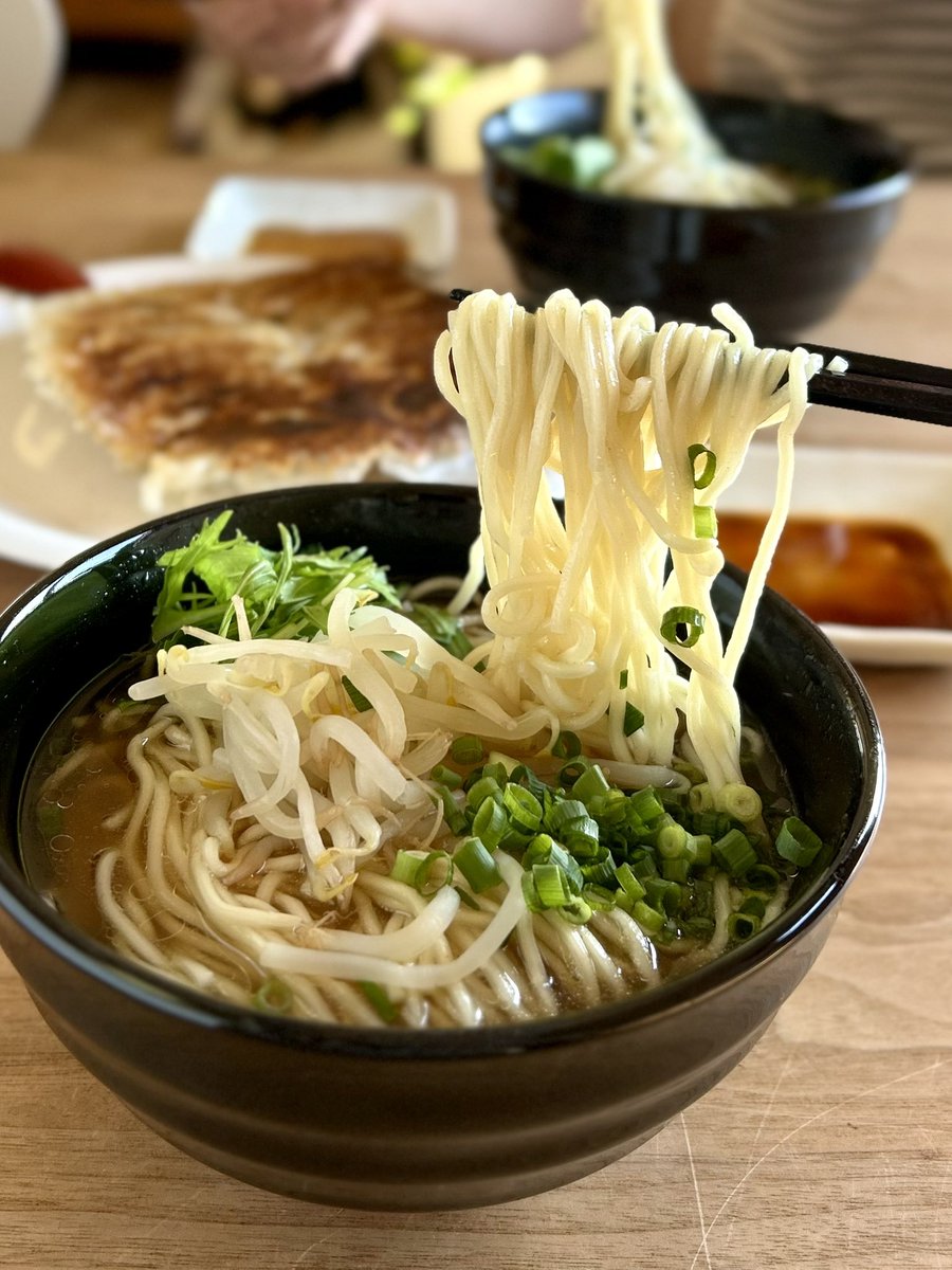 kiyyopy's tweet image. お昼は煮干しラーメンと餃子が美味しいです🍜🥟