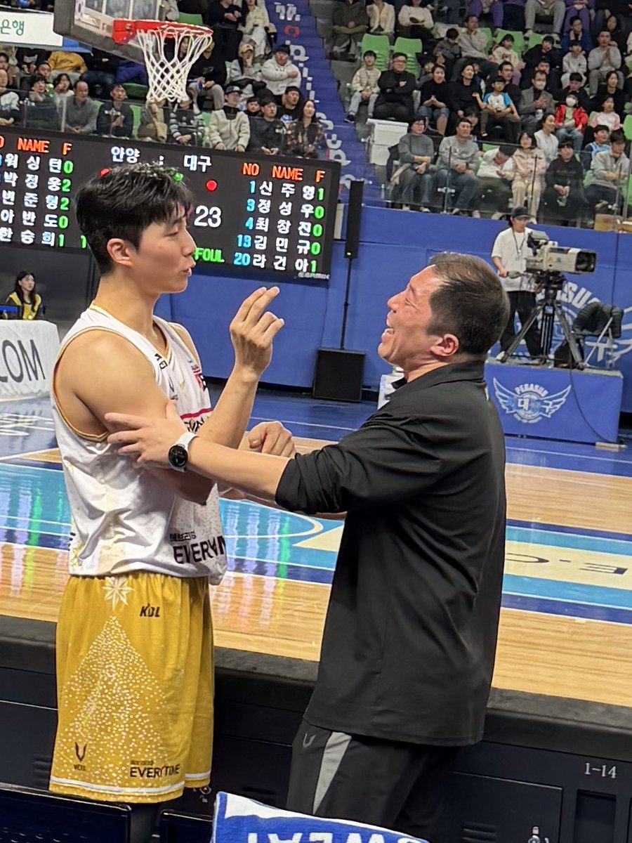 변영재코치님 억울띠니돼서 어쩔줄몰라하면서
어뜩하냐지훈아 ~~~~~~~~~~ㅜㅜ 
이랬음 ㅜㅜ 개웃 ㅜㅜ 아니안웃겨ㅜㅜ