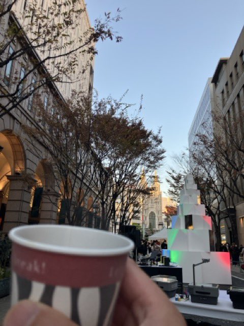 ttanabe_com's tweet photo. 旧居留地ホリデイズマーケット、、、本〆は海月食堂さん
神戸の着物呑み友達が推してるお店やん
アルコールメニュー無いと誤解していたのですが
〆に相応しいホットシェリー(人生初)で( ´ ▽ ` )ノ◾️☆
Σ( ・∇・)！ https://t.co/IAyp5G1vZ2