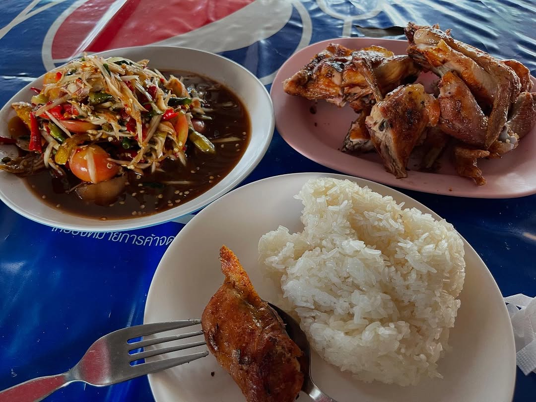P3EKA1's tweet photo. 今日の昼食はタイ料理です🥰 https://t.co/pPgqM6CJ7t