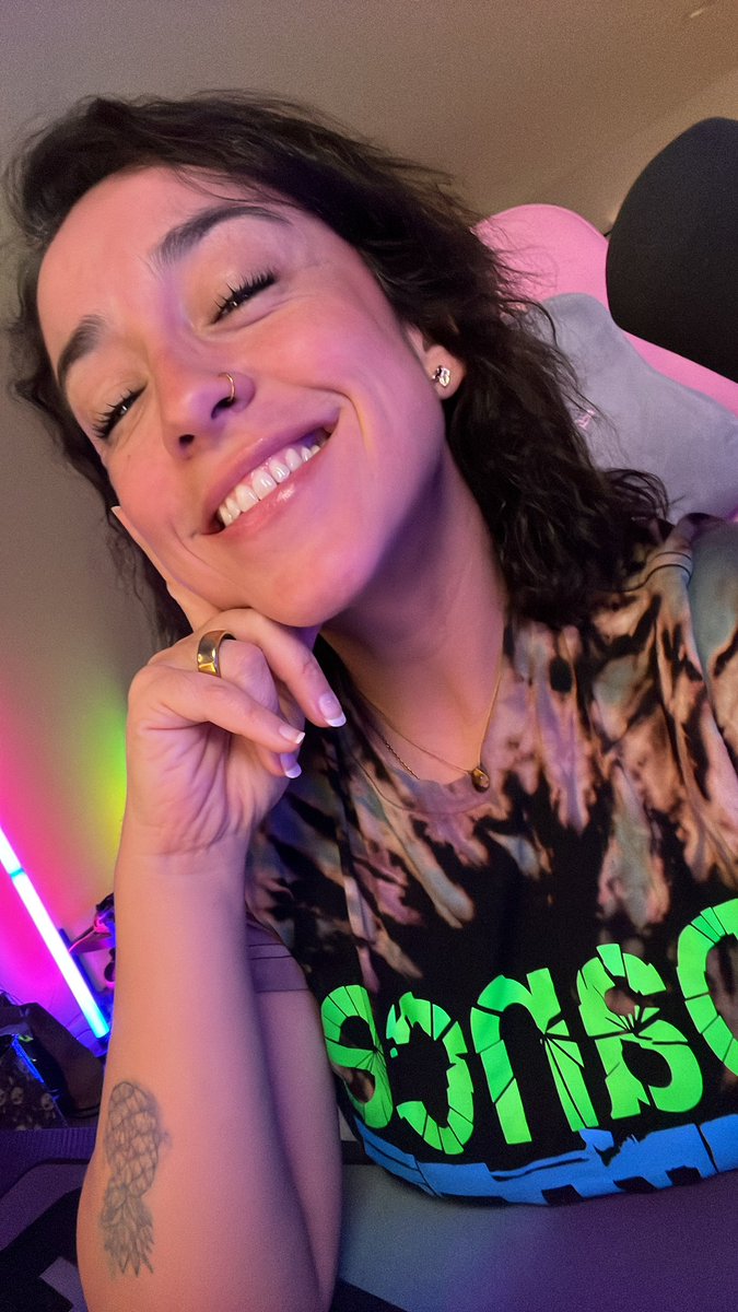 Meg 🌼 tweet media