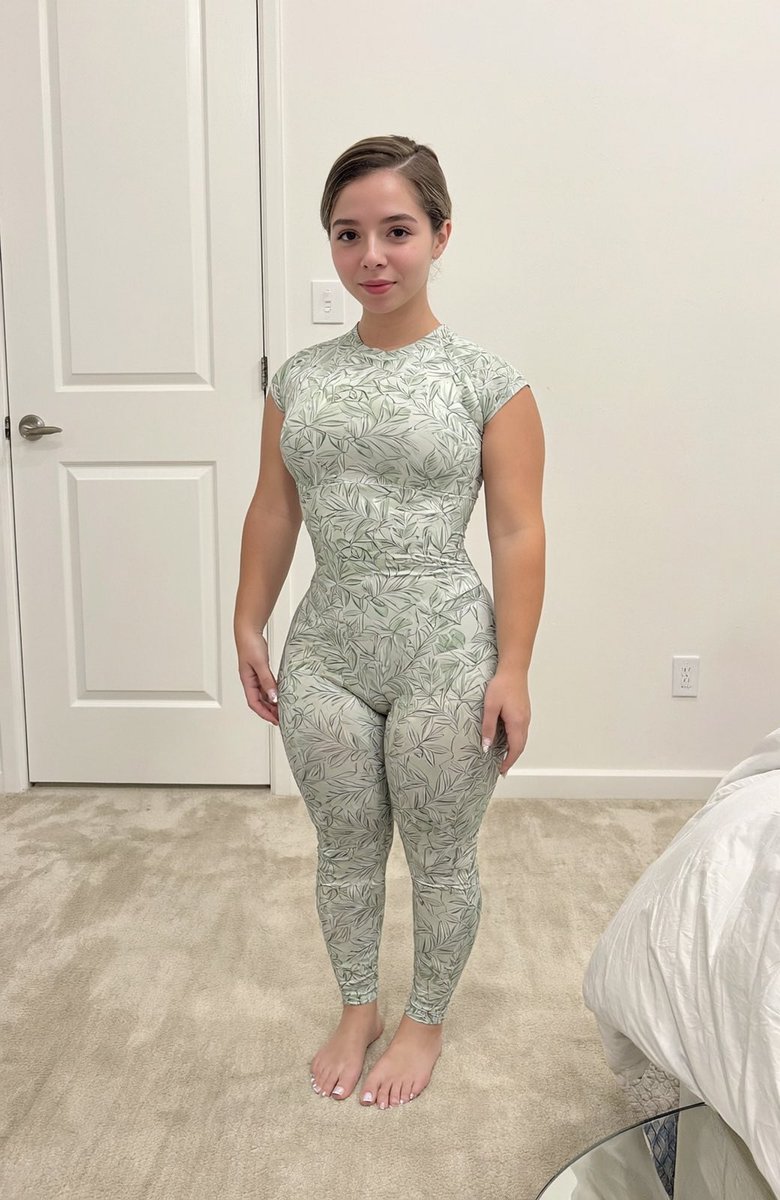 countryshyx's tweet photo. can you guess my height? https://t.co/97HzTHy4nM