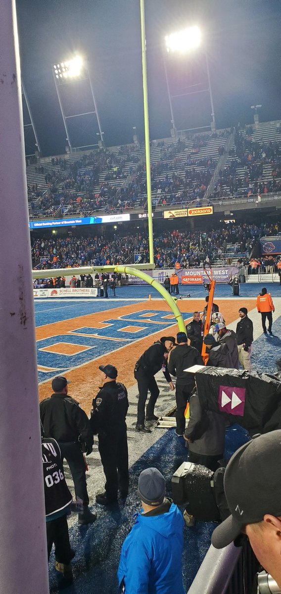 Goalposts entering witness protection program 💙🧡